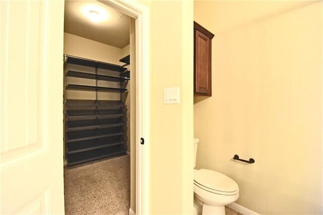 Building Photo - 13400 Briarwick Dr