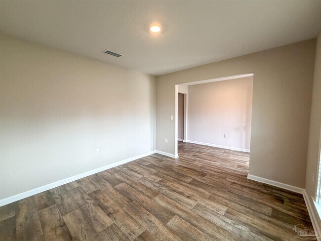 Building Photo - 7836 Lakeside Oaks Dr