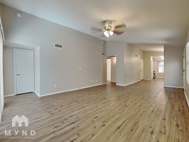 Building Photo - 19153 N 75th Dr