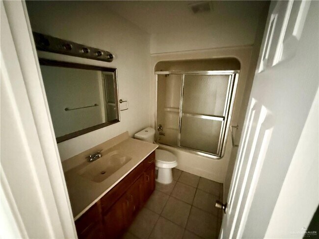 Building Photo - 9 N 8th St