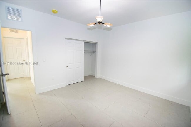 Building Photo - 8173 Silver Palm Ct
