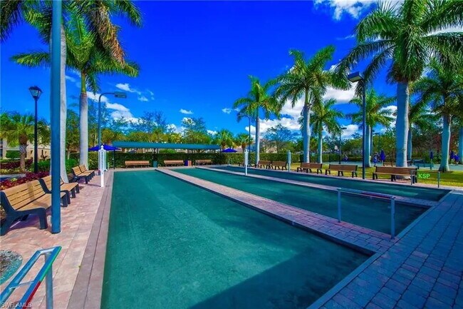 Building Photo - Elegant Furnished 3-Bedroom + Den Pool Hom...