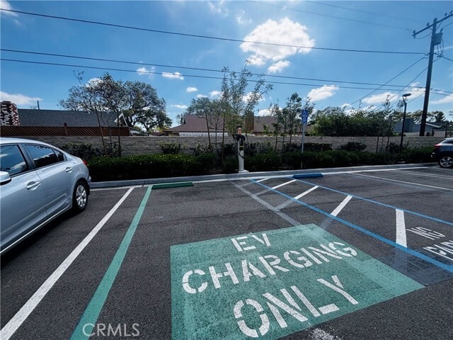 Building Photo - 2450 E Agave St