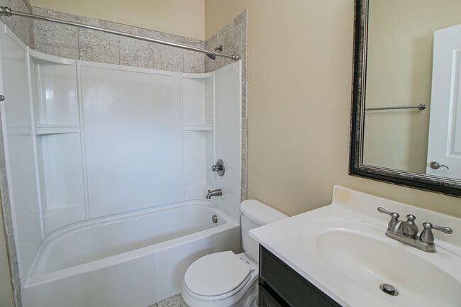 Building Photo - 809 Carousel Ct