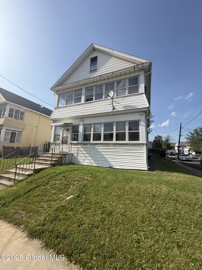 Building Photo - 105 Southern Blvd