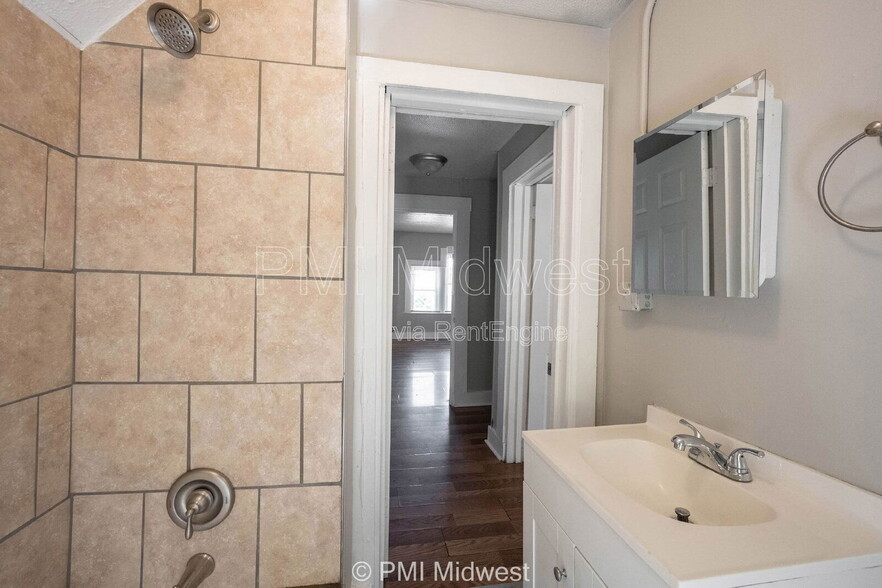 Building Photo - 445 W 29th St