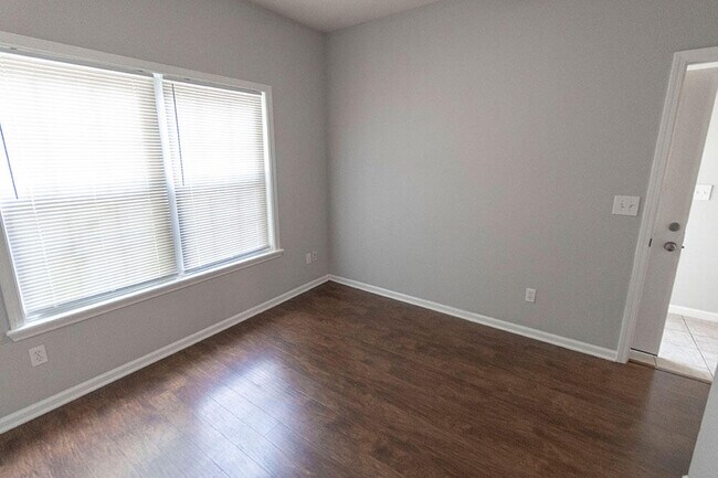 Building Photo - 1945 Center St