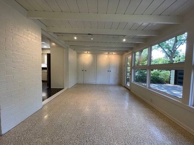 Building Photo - 3624 S Hills Ave