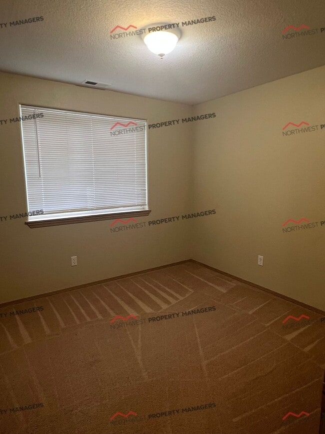 Building Photo - R152B