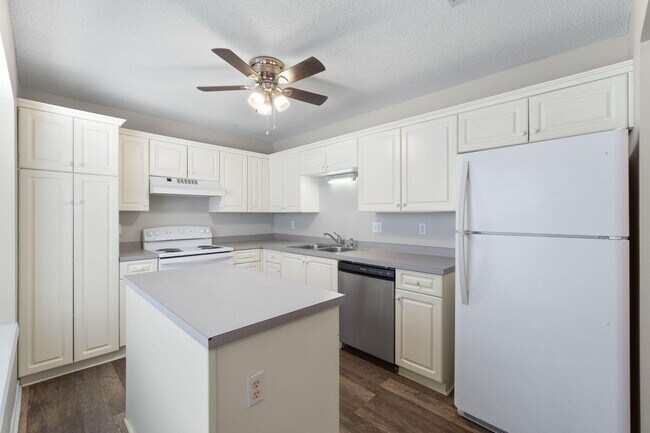 Building Photo - 504 Easy St