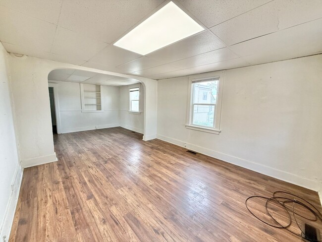 Building Photo - 1434 E Evans Ave