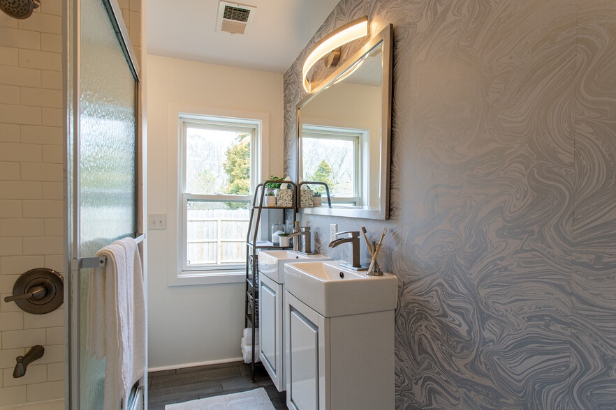 Building Photo - 12956 Portage Road