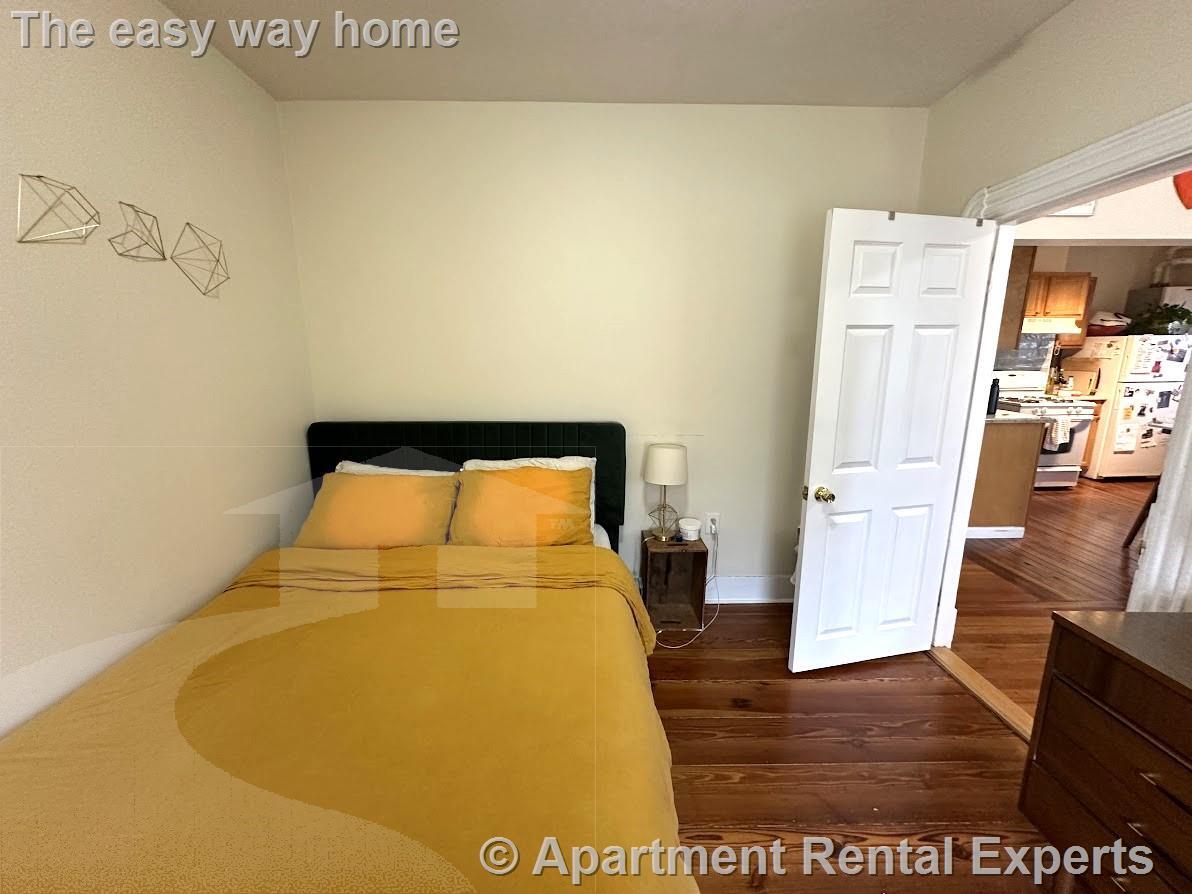 Building Photo - 1056 Cambridge St