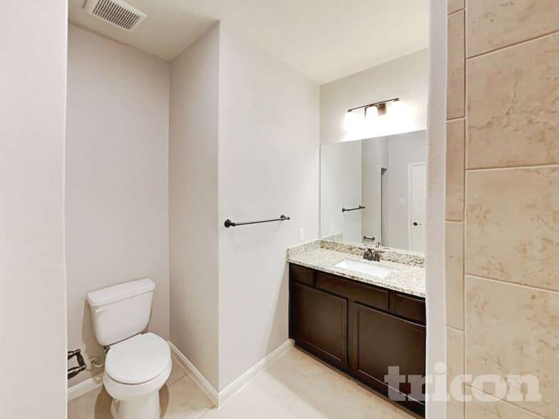 Building Photo - 8888 Oval Glass St