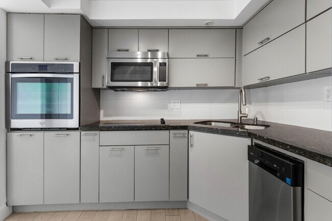 Building Photo - 16546 NE 26th Ave