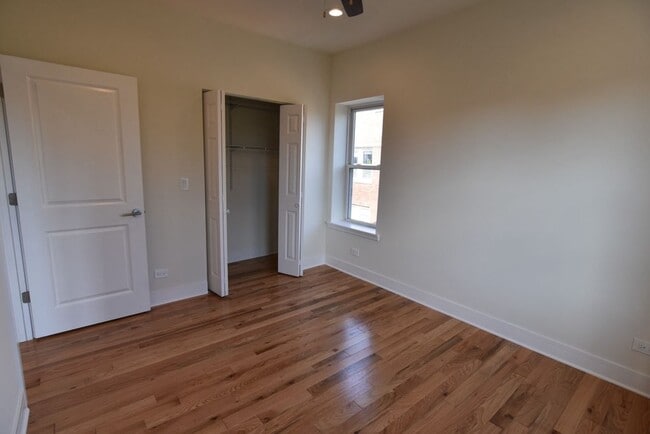 Building Photo - 4424-4432 N Wolcott Ave