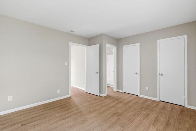 Building Photo - Updated 2-bedroom, 2.5-bath property Greensboro!