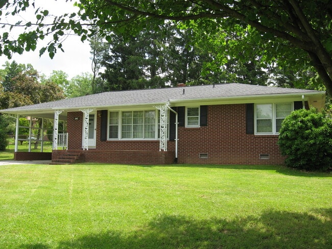 Building Photo - 307 Oak Grove Rd