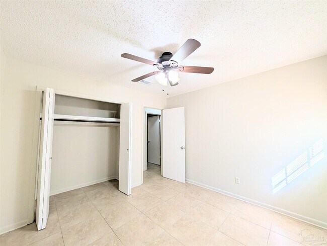 Building Photo - 23 Redwood Cir