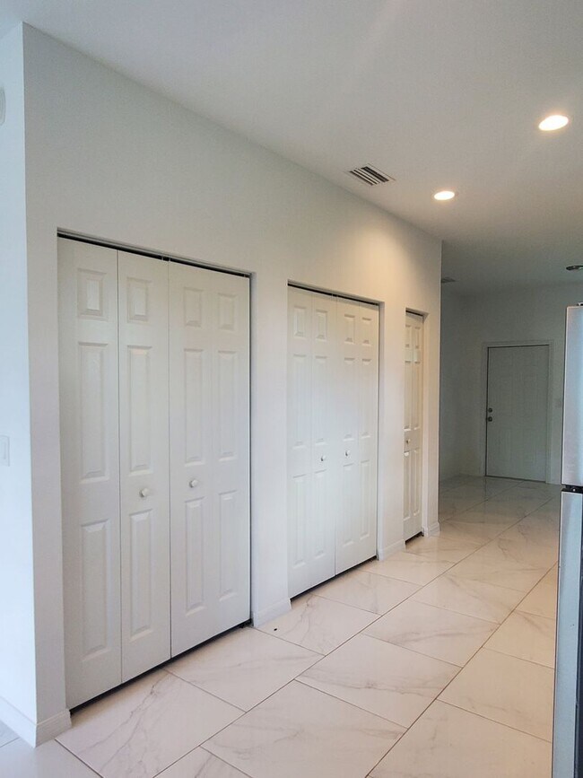 Building Photo - Great Location in Lehigh Acres, 3/2/1 in G...