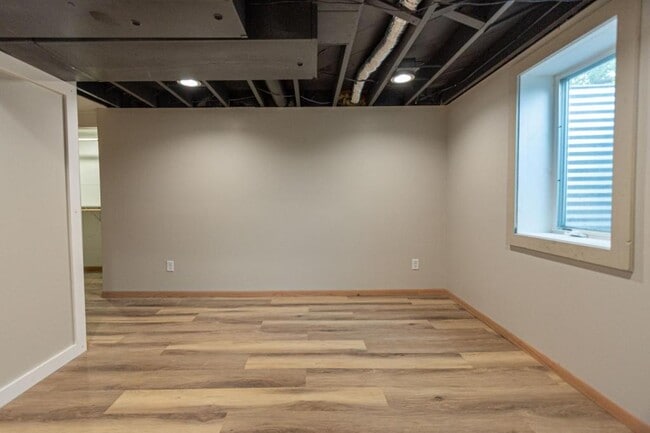 Building Photo - 1201 Lark St