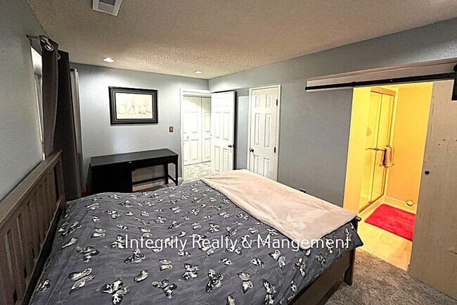 Building Photo - 4 bed 4 bath 1,954 sq ft-19151 E Garden Pl. Centennial Co 80015