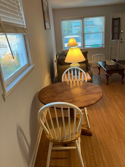 Building Photo - 18 Century St