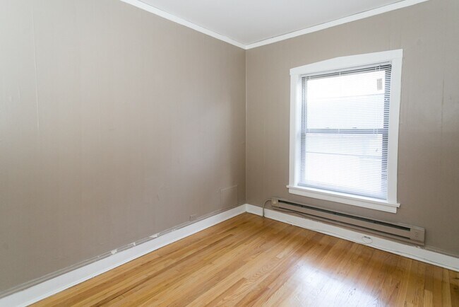 Building Photo - 1322 Oak Ave