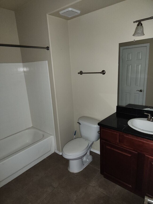 Building Photo - 2 Bedroom 2 Bath Condo located in PV