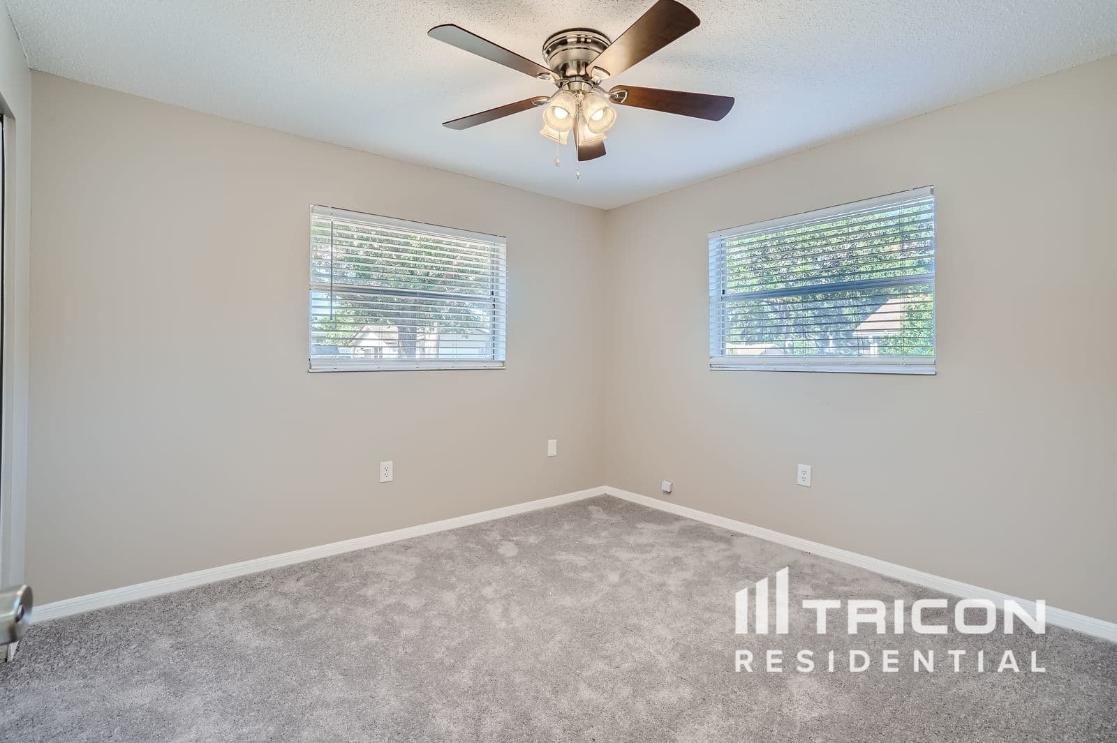 Building Photo - 2062 Southpointe Dr
