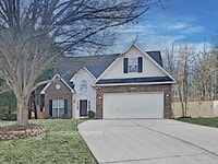 Building Photo - 204 Maywood Path
