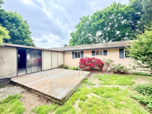 Building Photo - 5904 NE 109th St