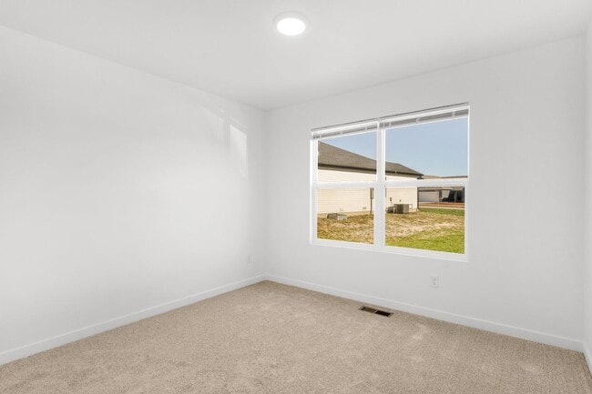 Building Photo - Nearly NEW home in Willard!