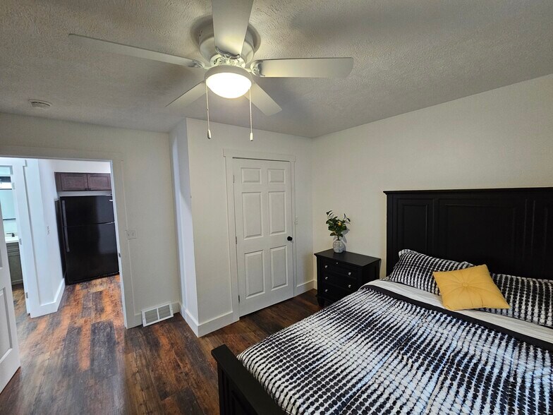 Building Photo - 231 Walnut St