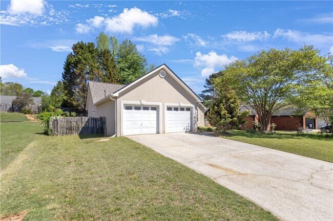 Building Photo - 125 York Ln