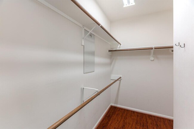 Building Photo - 158 S Queenscliff Cir