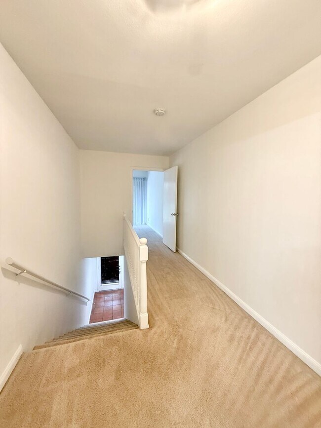 Building Photo - Modern 2/2.5/1 Townhome Across From The Me...