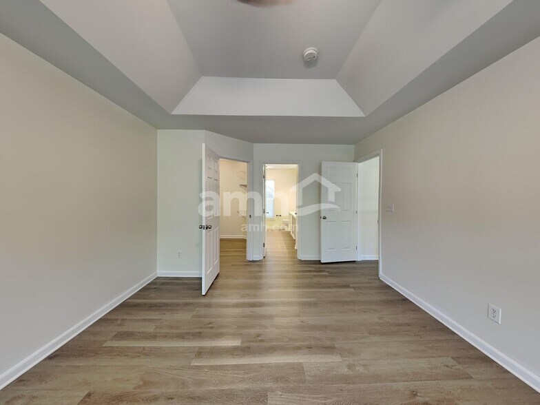 Building Photo - 1015 Farmingham Ln