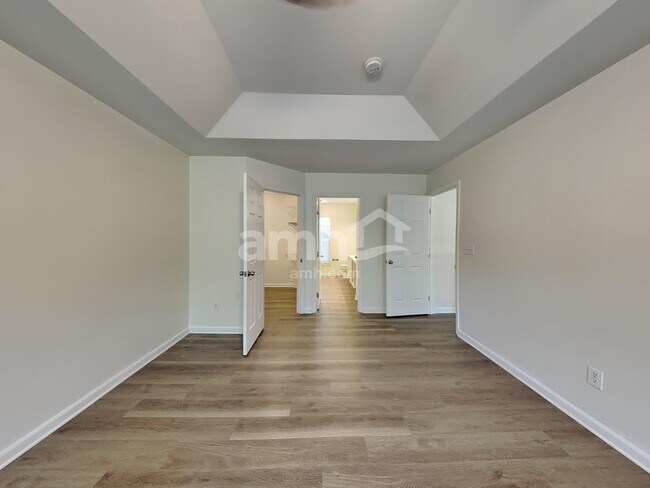 Building Photo - 1015 Farmingham Ln