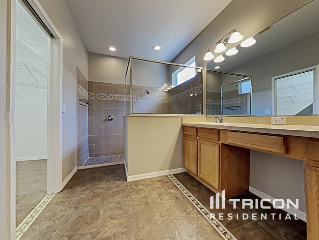 Building Photo - 15826 Cedar Elm Terrace