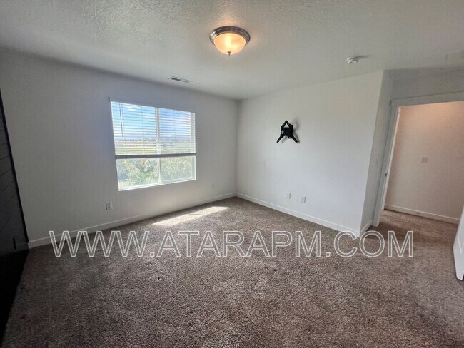 Building Photo - 346 Grassland Dr