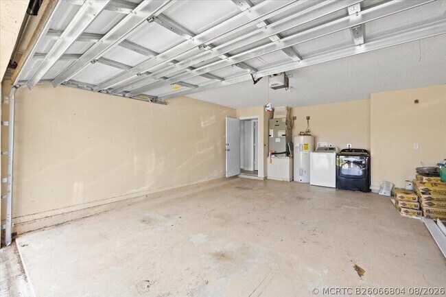 Building Photo - 2385 SW Neal Rd