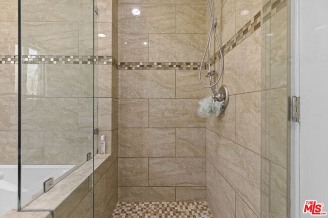 Building Photo - 10823 Cantara St