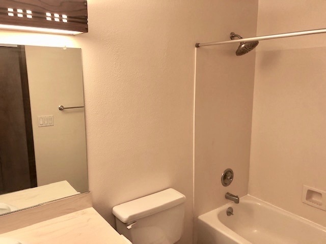 full bath - 4511 Greenwood Ave N