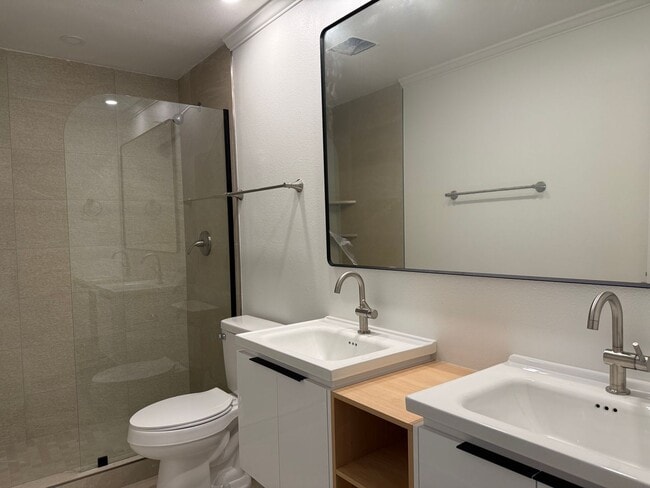 Building Photo - ** $750 OFF MOVE-IN ** Newly Updated Condo...