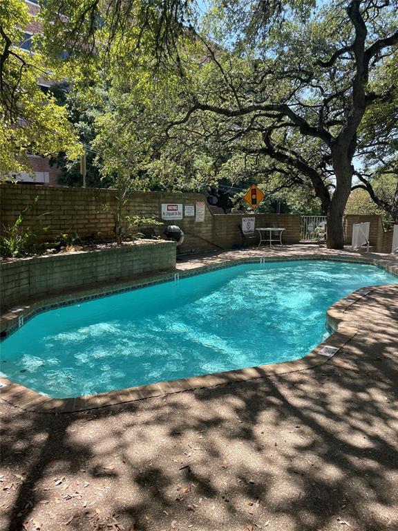 Building Photo - 914 E 32nd St