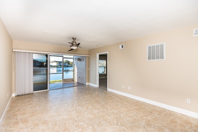 Building Photo - UPDATED GROUND FLOOR CONDO CLOSE TO 1-75