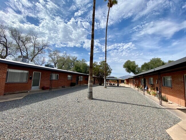 Building Photo - Newly Renovated Spacious 1 Bedroom with Vi...