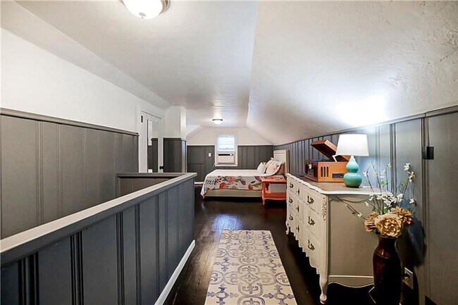 Building Photo - COMING SOON - Adorable Home in Lenexa