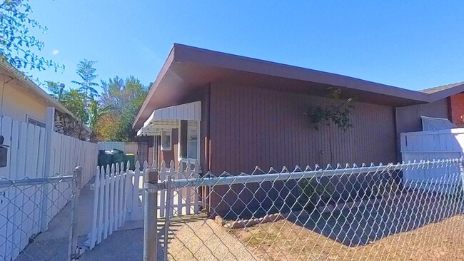 Building Photo - 3537 N San Joaquin St